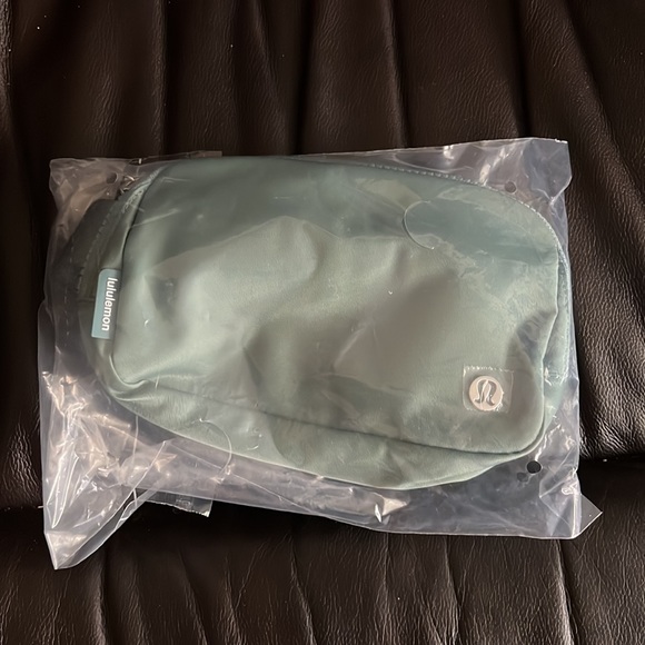 NWT Lululemon Everywhere Belt Bag 1L- Tidewater Teal - Picture 4 of 9